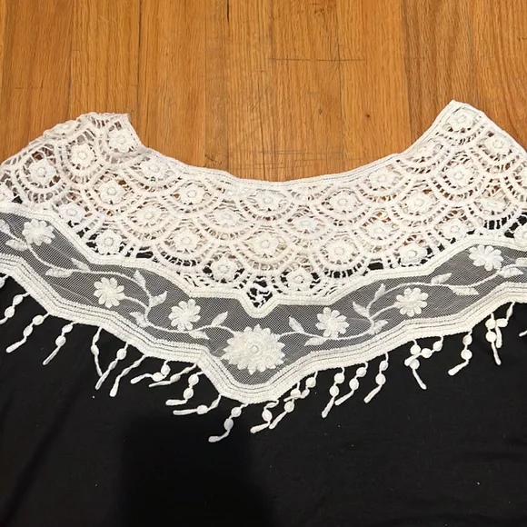 CI 22 black top with white lace - Picture 2 of 4